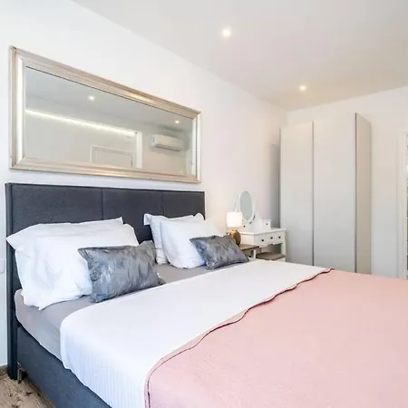 Corallium Διαμέρισμα *