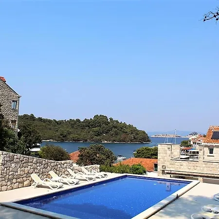 Corallium Διαμέρισμα Pomena